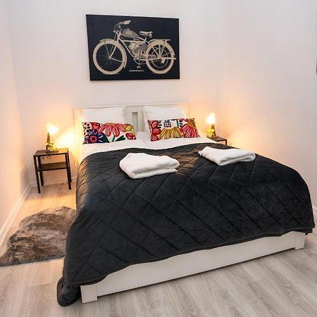 Perfect Location,Newly Decorated Modern, Large Place 60 M2, Really Quiet So You Can Have A Good Night Sleep, Ac, Netflix, Smart Tv, High-Speed Internet, World Famous New York Cafe Only 10 Minutes Walk Budapest Esterno foto
