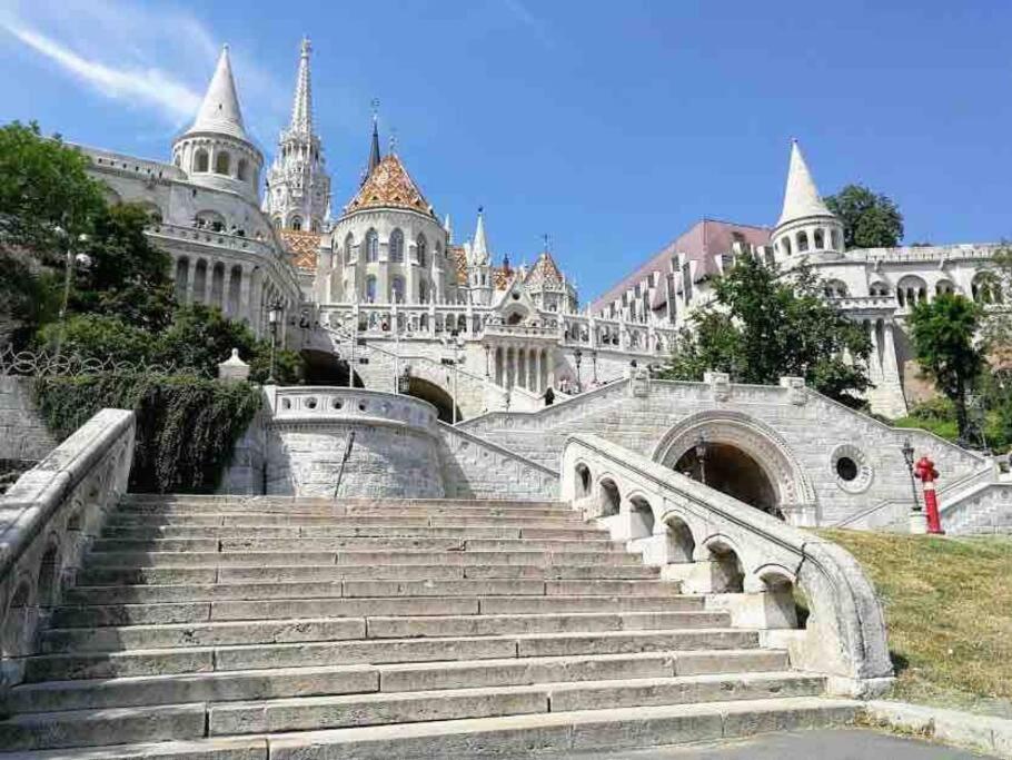 Perfect Location,Newly Decorated Modern, Large Place 60 M2, Really Quiet So You Can Have A Good Night Sleep, Ac, Netflix, Smart Tv, High-Speed Internet, World Famous New York Cafe Only 10 Minutes Walk Budapest Esterno foto