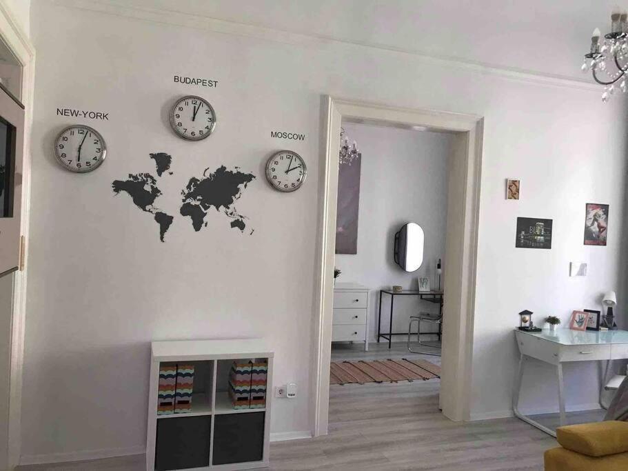 Perfect Location,Newly Decorated Modern, Large Place 60 M2, Really Quiet So You Can Have A Good Night Sleep, Ac, Netflix, Smart Tv, High-Speed Internet, World Famous New York Cafe Only 10 Minutes Walk Budapest Esterno foto