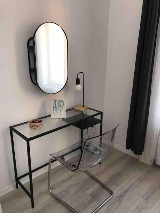 Perfect Location,Newly Decorated Modern, Large Place 60 M2, Really Quiet So You Can Have A Good Night Sleep, Ac, Netflix, Smart Tv, High-Speed Internet, World Famous New York Cafe Only 10 Minutes Walk Budapest Esterno foto