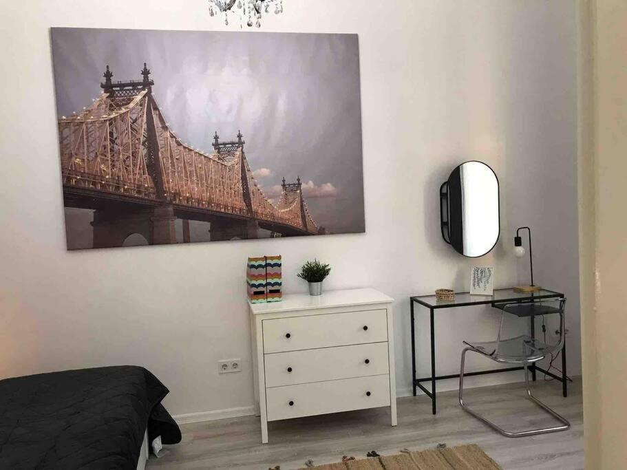 Perfect Location,Newly Decorated Modern, Large Place 60 M2, Really Quiet So You Can Have A Good Night Sleep, Ac, Netflix, Smart Tv, High-Speed Internet, World Famous New York Cafe Only 10 Minutes Walk Budapest Esterno foto
