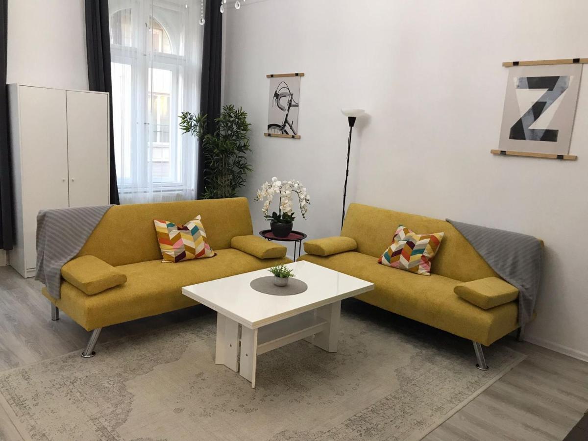 Perfect Location,Newly Decorated Modern, Large Place 60 M2, Really Quiet So You Can Have A Good Night Sleep, Ac, Netflix, Smart Tv, High-Speed Internet, World Famous New York Cafe Only 10 Minutes Walk Budapest Esterno foto