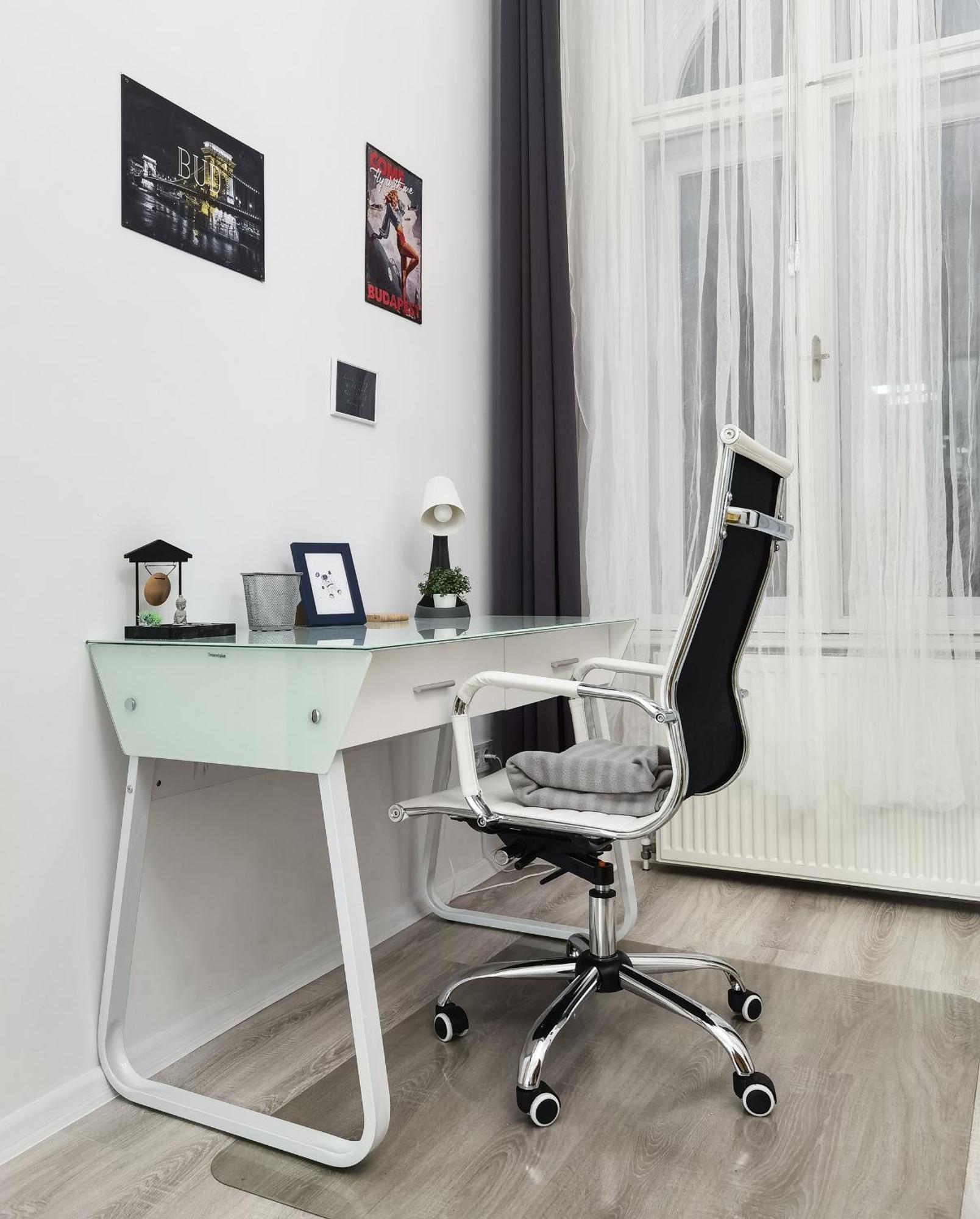 Perfect Location,Newly Decorated Modern, Large Place 60 M2, Really Quiet So You Can Have A Good Night Sleep, Ac, Netflix, Smart Tv, High-Speed Internet, World Famous New York Cafe Only 10 Minutes Walk Budapest Esterno foto