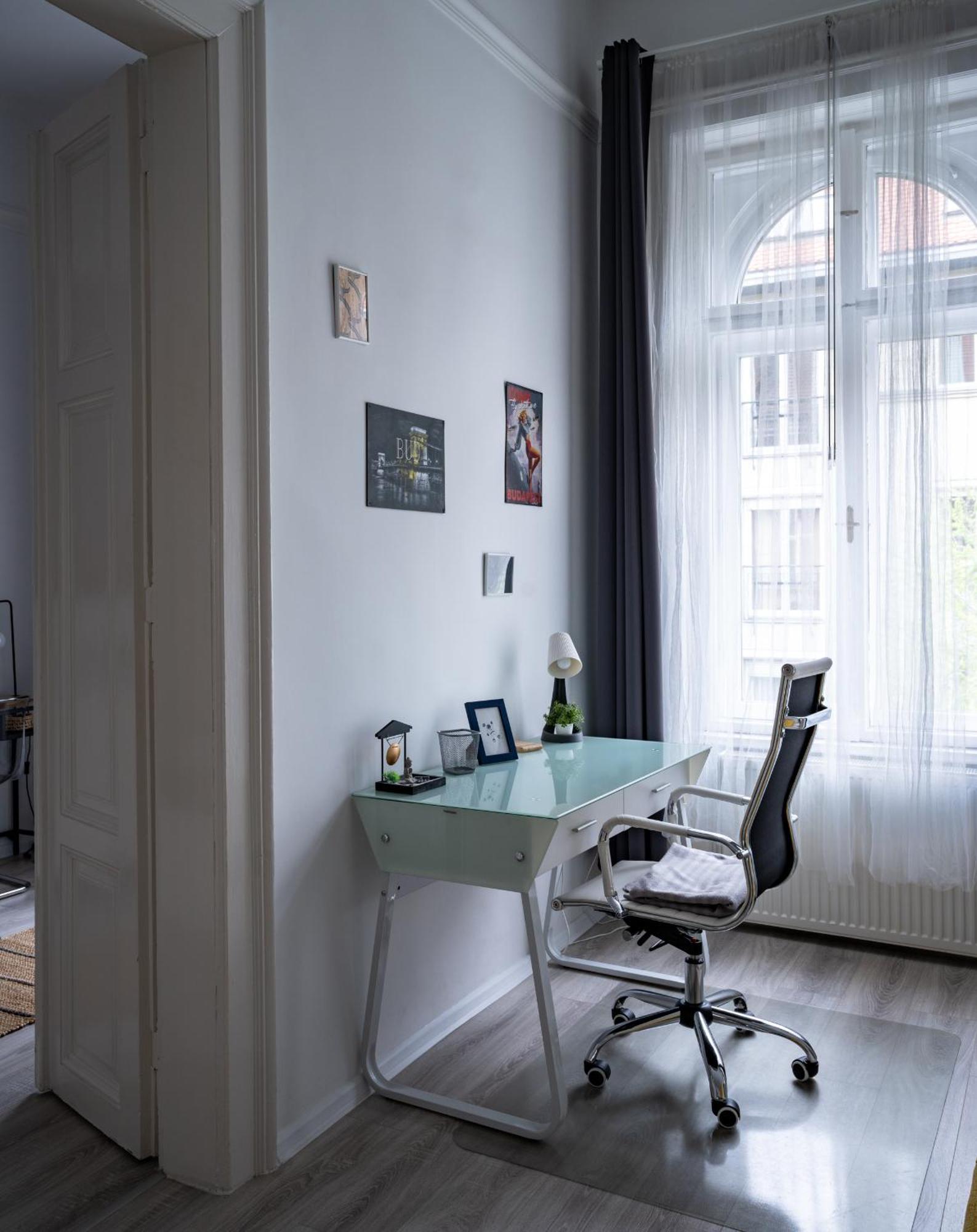 Perfect Location,Newly Decorated Modern, Large Place 60 M2, Really Quiet So You Can Have A Good Night Sleep, Ac, Netflix, Smart Tv, High-Speed Internet, World Famous New York Cafe Only 10 Minutes Walk Budapest Esterno foto