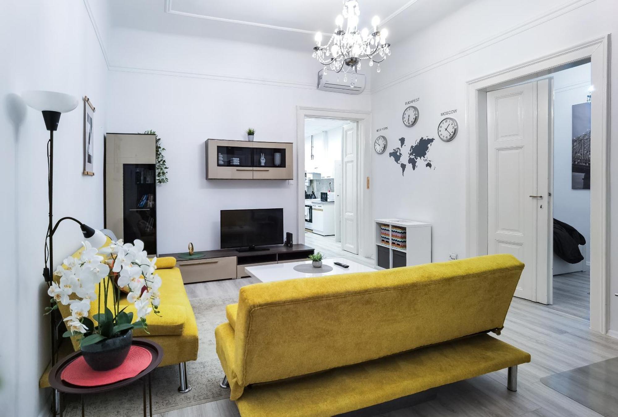Perfect Location,Newly Decorated Modern, Large Place 60 M2, Really Quiet So You Can Have A Good Night Sleep, Ac, Netflix, Smart Tv, High-Speed Internet, World Famous New York Cafe Only 10 Minutes Walk Budapest Esterno foto