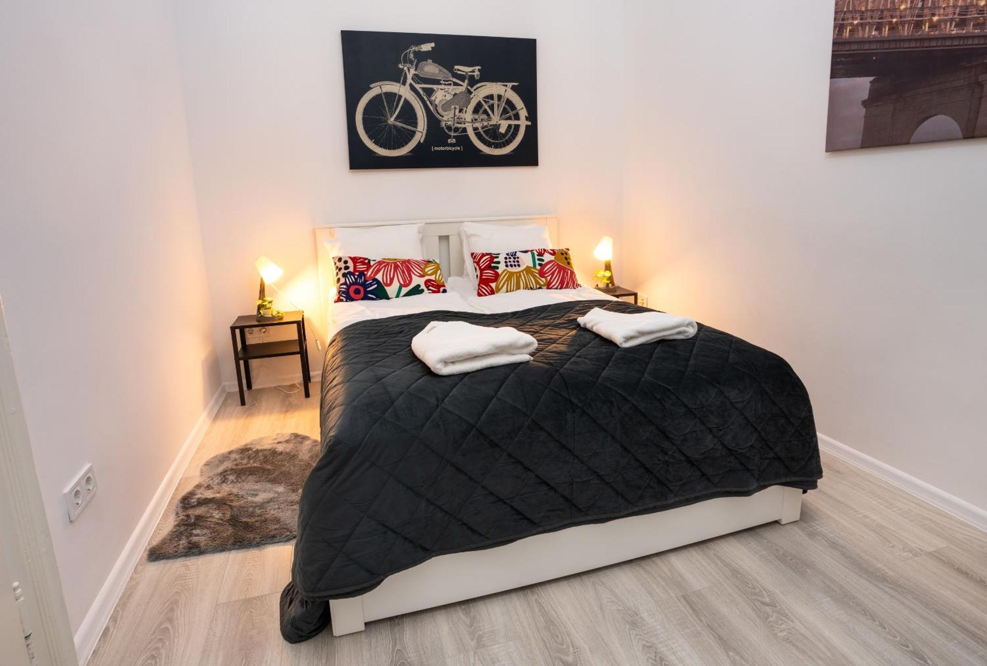 Perfect Location,Newly Decorated Modern, Large Place 60 M2, Really Quiet So You Can Have A Good Night Sleep, Ac, Netflix, Smart Tv, High-Speed Internet, World Famous New York Cafe Only 10 Minutes Walk Budapest Esterno foto