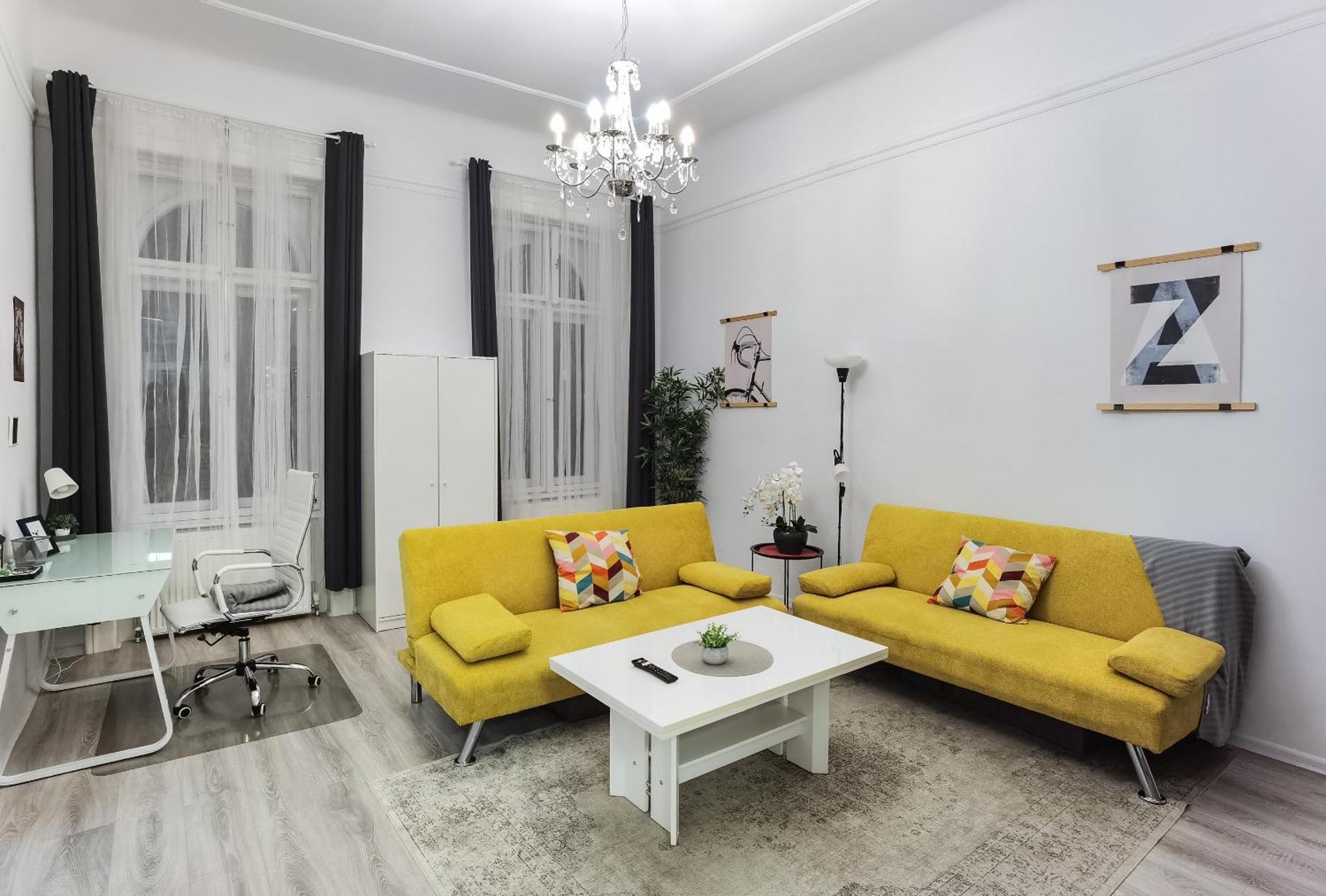 Perfect Location,Newly Decorated Modern, Large Place 60 M2, Really Quiet So You Can Have A Good Night Sleep, Ac, Netflix, Smart Tv, High-Speed Internet, World Famous New York Cafe Only 10 Minutes Walk Budapest Esterno foto