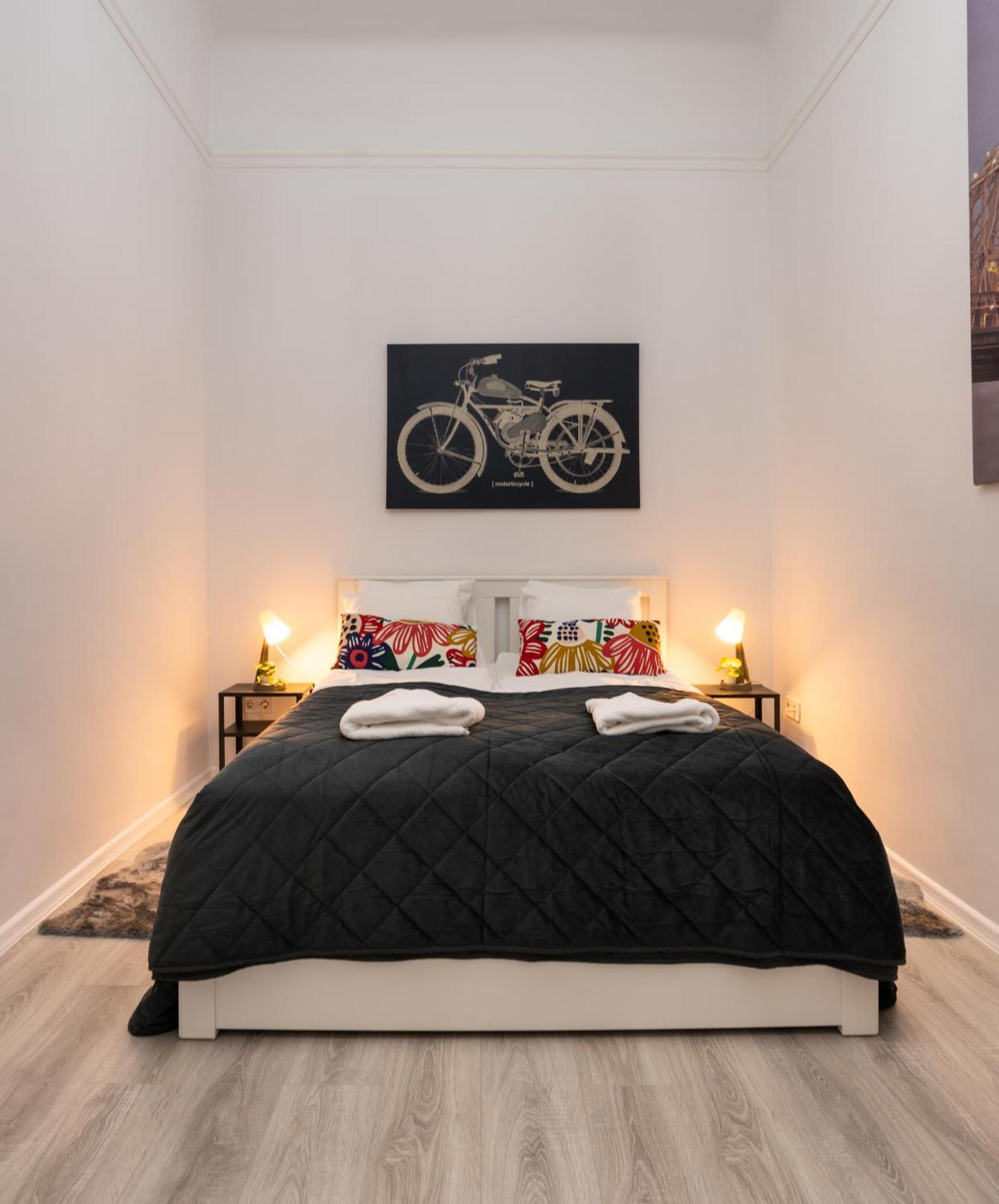 Perfect Location,Newly Decorated Modern, Large Place 60 M2, Really Quiet So You Can Have A Good Night Sleep, Ac, Netflix, Smart Tv, High-Speed Internet, World Famous New York Cafe Only 10 Minutes Walk Budapest Esterno foto