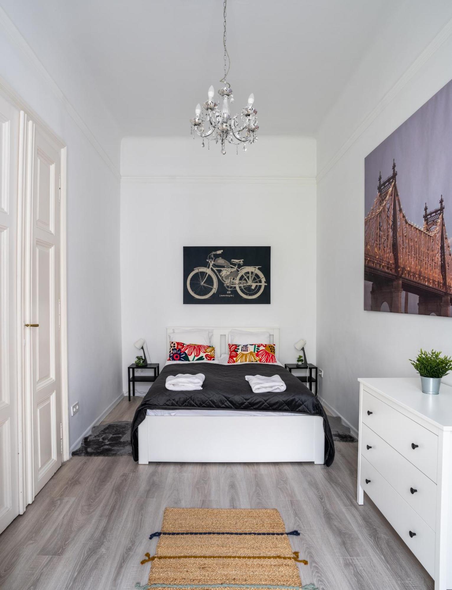 Perfect Location,Newly Decorated Modern, Large Place 60 M2, Really Quiet So You Can Have A Good Night Sleep, Ac, Netflix, Smart Tv, High-Speed Internet, World Famous New York Cafe Only 10 Minutes Walk Budapest Esterno foto